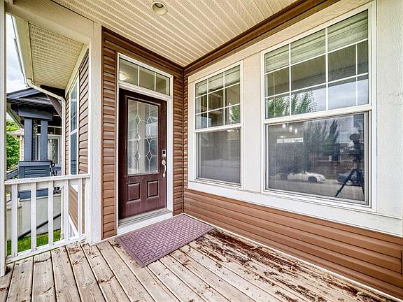 3rd image of 114 N Auburn Bay Cres SE