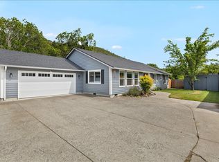 20 Penny Ct, Shady Cove, OR 97539