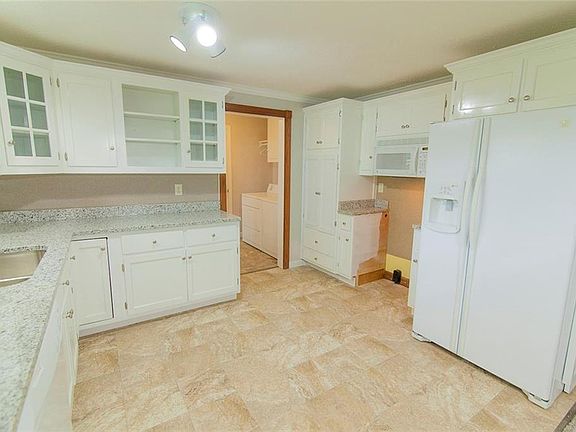 5th image of 707 W Van Buren St