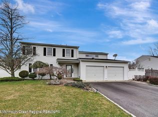 8 Brook St, Farmingdale, NJ 07727