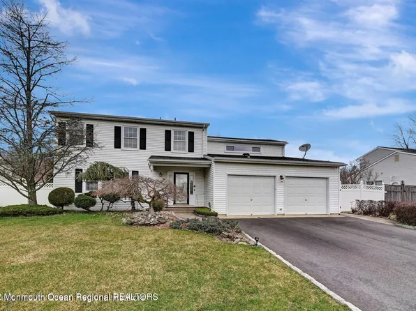 8 Brook Street, Farmingdale, NJ 07727