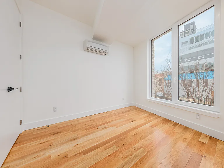 33 Franklin St #310 — Photo 4