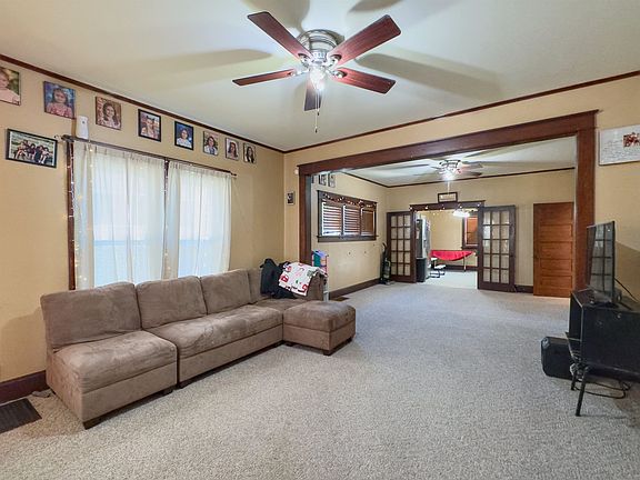 3rd image of 918 W 22nd St