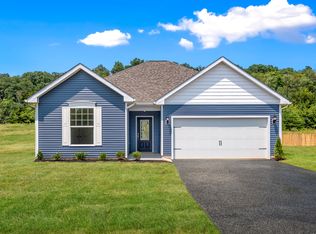 21 Headwaters Dr, Falling Waters, WV 25419