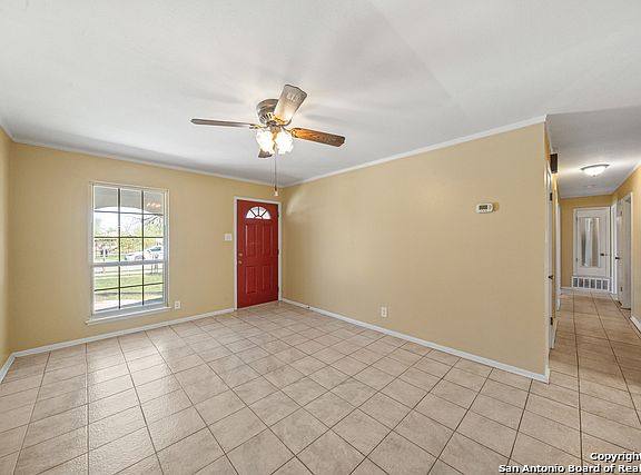 5th image of 922 W Mally Blvd