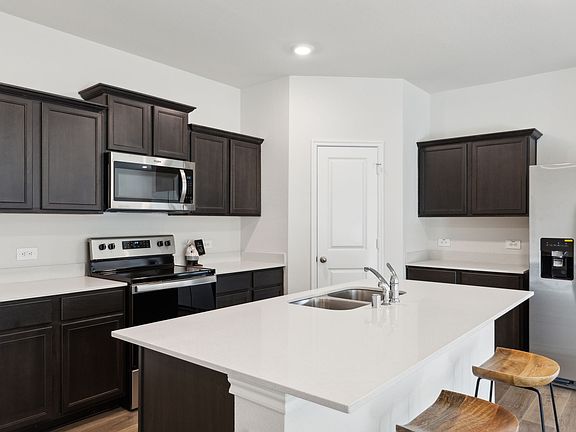 3rd image of 13116 Dawson Dr