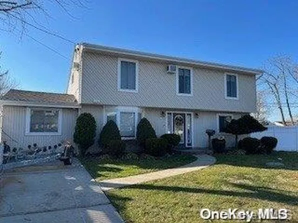 6 Mulholland Drive, North Babylon, NY 11703