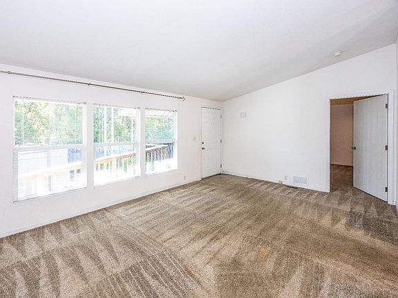 4th image of 152 Colonial Park Drive