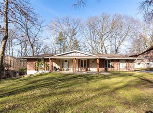 689 Country Manor Ln, Saint Louis, MO 63141