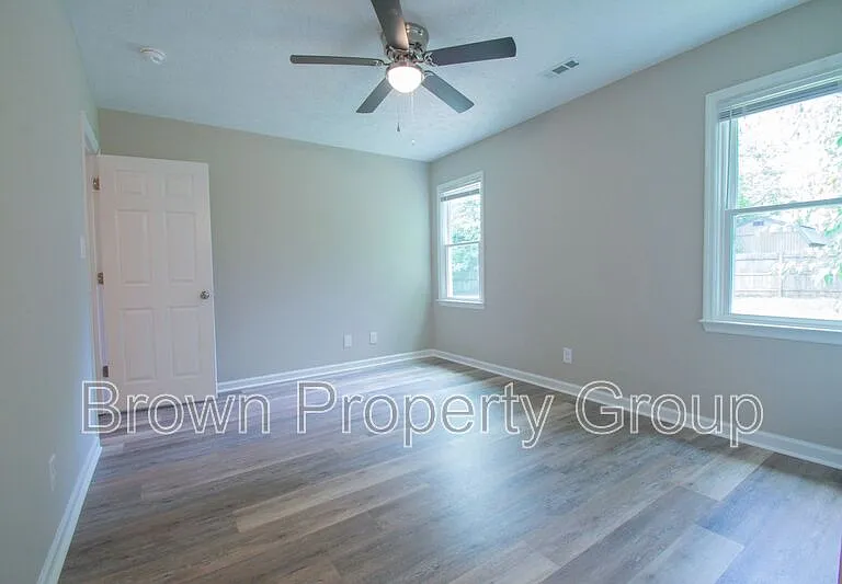 621 Winthrop Ct — Photo 11