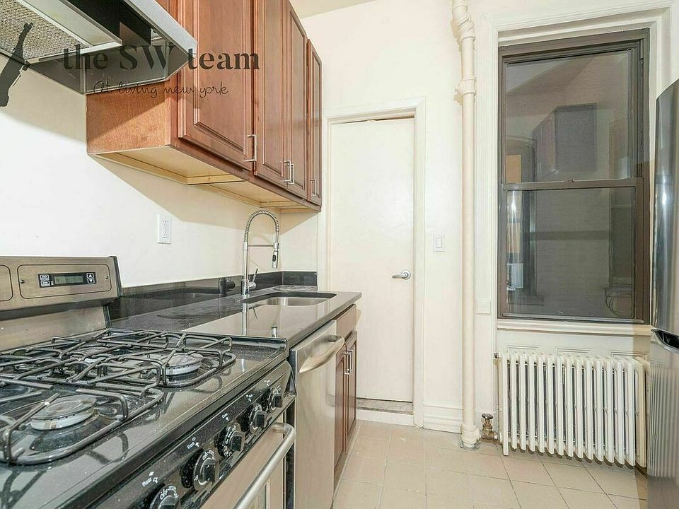 2nd image of 209 W 80th St #3DD
