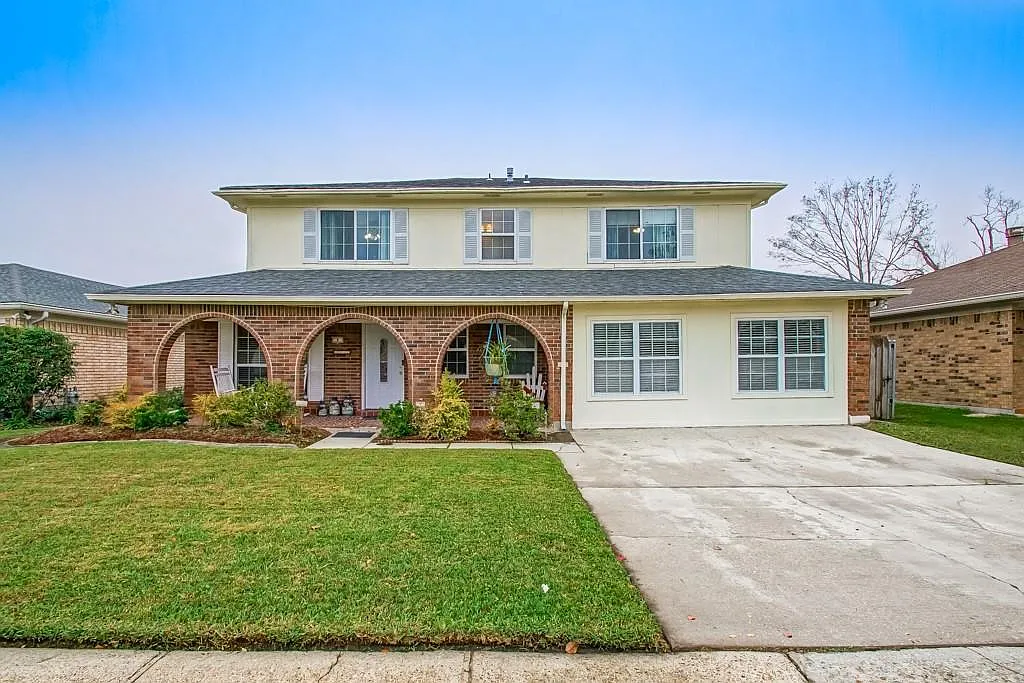 4 bed, 2.5 bath, 2720 sqft, $2,950 — Photo 1