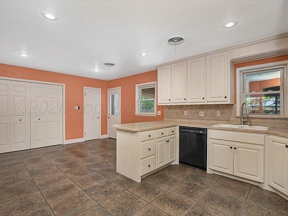 3rd image of 3413 Patterson Dr