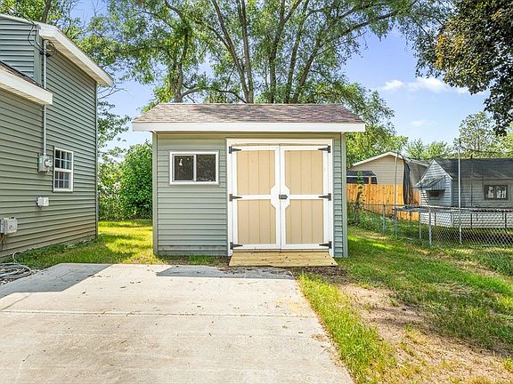 4th image of 1338 McKinley Ave