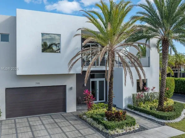 7515 NW 101st Pl, Doral, FL 33178