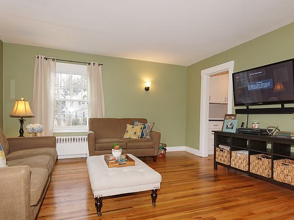 3rd image of 2 Elmwood Dr