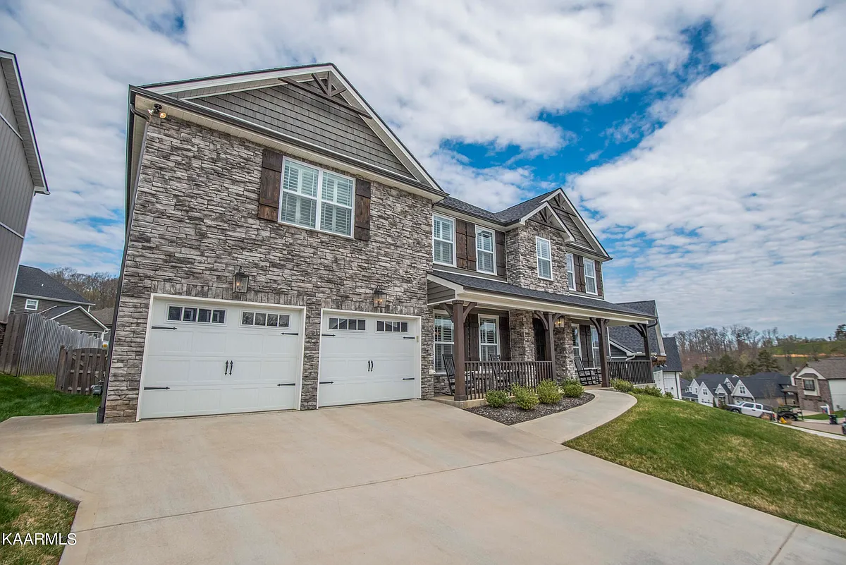 Building Photo - 2021 Highlands Ridge Ln