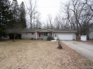 5341 W Lakewood Rd, Whitehall, MI 49461