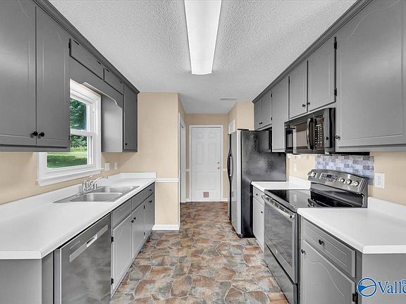 3rd image of 162 Saint Clair Dr