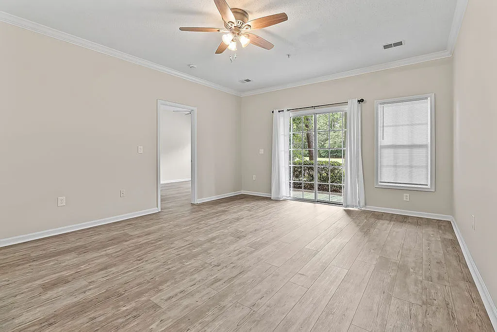 3 bed, 1358 sqft, $2,200 — Photo 4