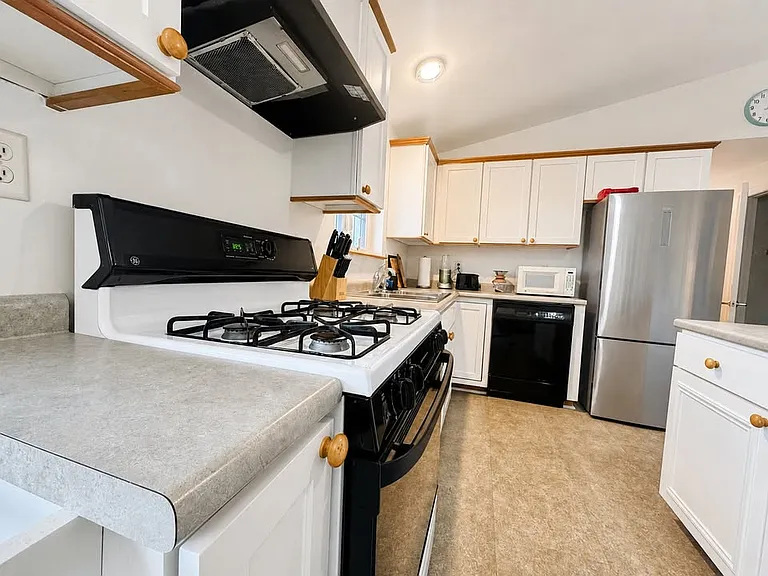 129 Lawrence Rd — Photo 8