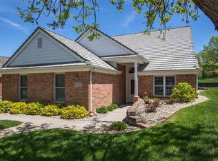 1510 Williamsburg Dr, Manhattan, KS 66502