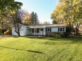 33 Cross Bow Dr, Rochester, NY 14624