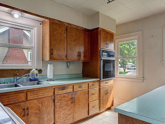 11th image of 519 W 12th Avenue
