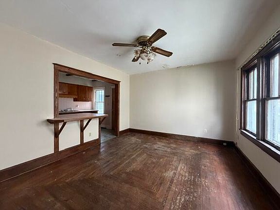 3rd image of 468 E Cecil St