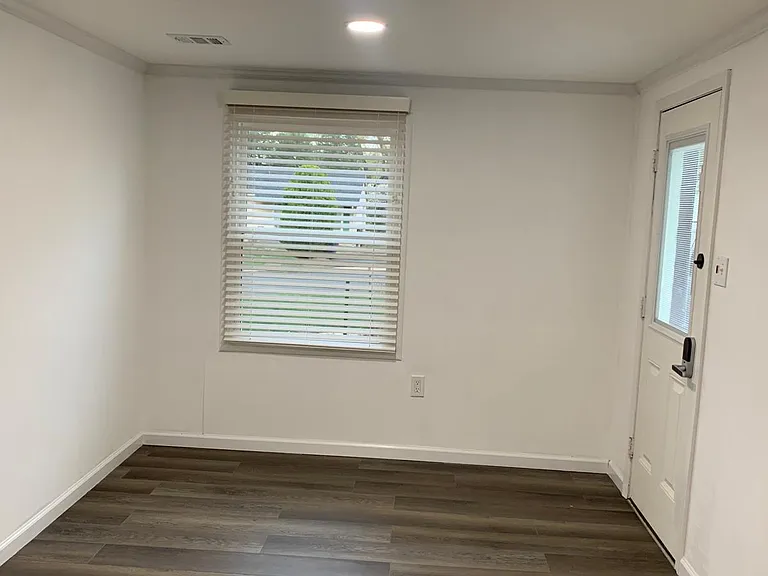 4807 Poplar Dr — Photo 3