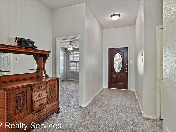 4th image of 2825 Dawn Dr