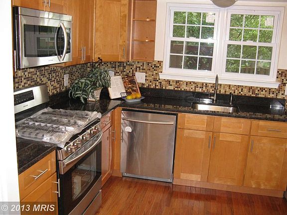 3rd image of 6018 Basingstoke Ct