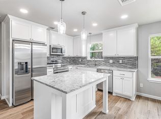 915 Comanche Cove Dr, Granbury, TX 76048
