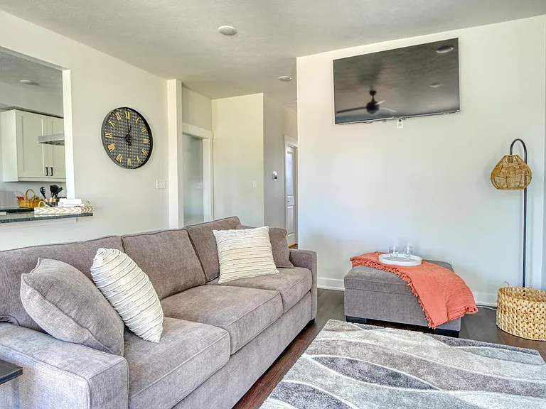 2130 Gent Ave — Photo 13