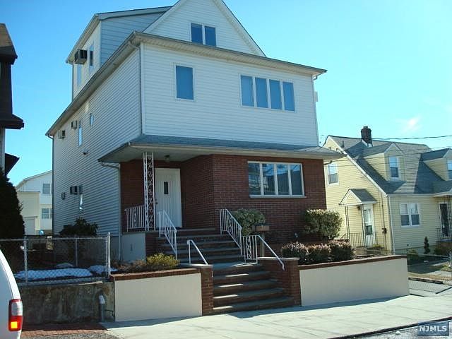 1st image of 134 Banta Ave