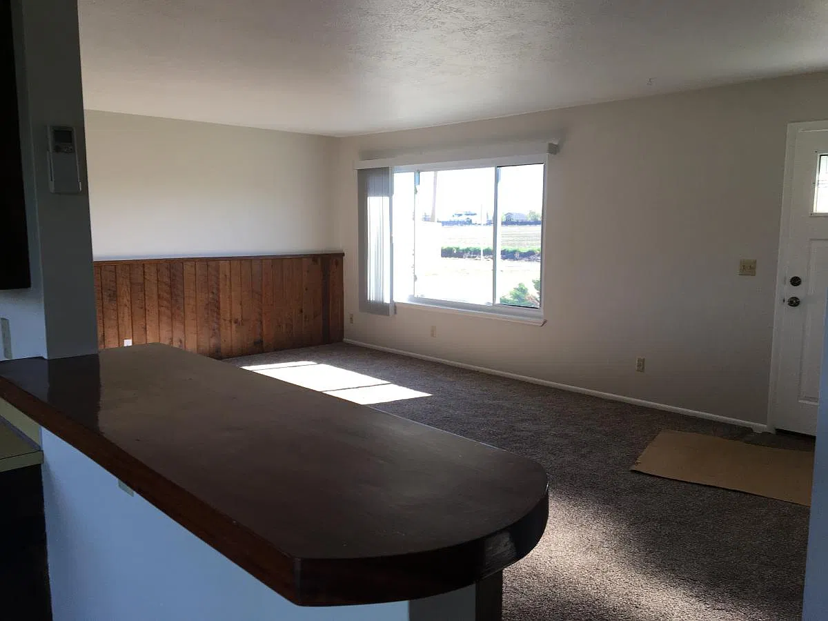 3 bed, 1248 sqft, $1,900 — Photo 4