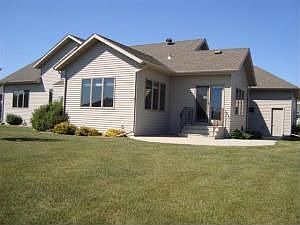4th image of 319 Edgewater Dr