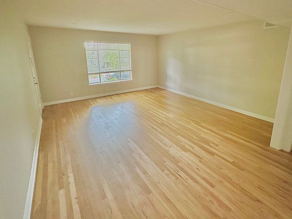 3rd image of 1206 Castle Hill St APT 1