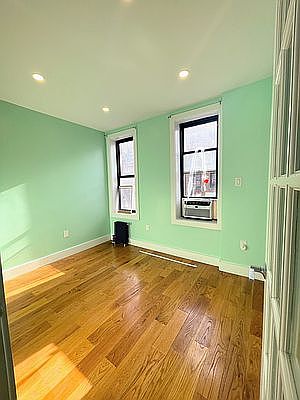 4th image of 221 Wadsworth Ave #4
