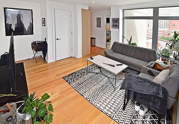 3rd image of 91 Attorney St APT 8E