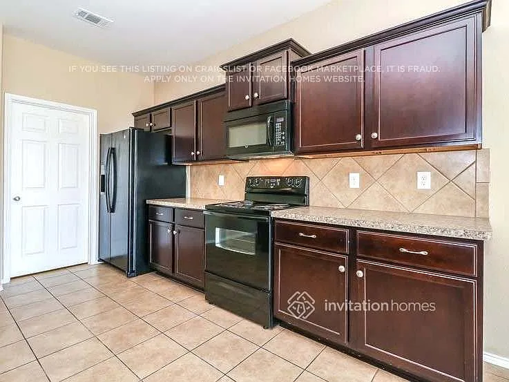 12325 Hunters Crossing Ln — Photo 7