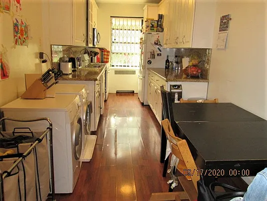 Sold by Vivian Oleen, LREB | media 1