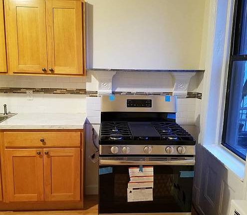 4th image of 593 Park Pl #3E