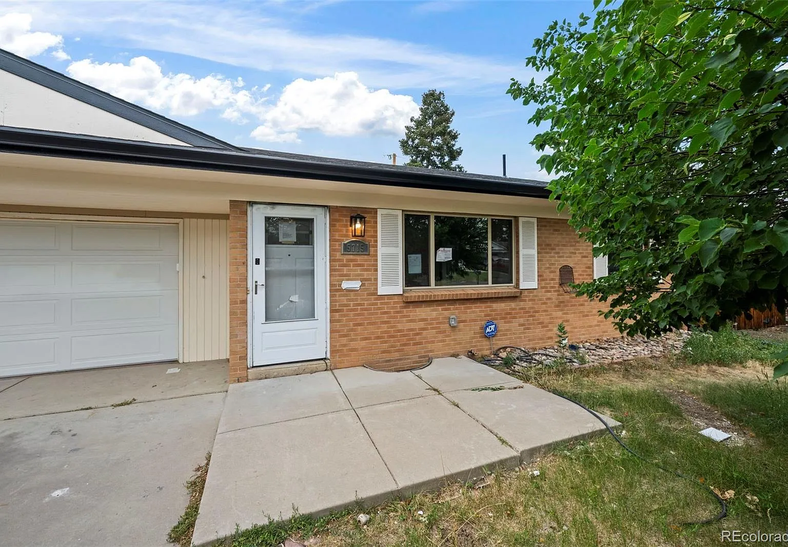 4 bed, 2.0 bath, 841 sqft, $2,900 — Photo 2