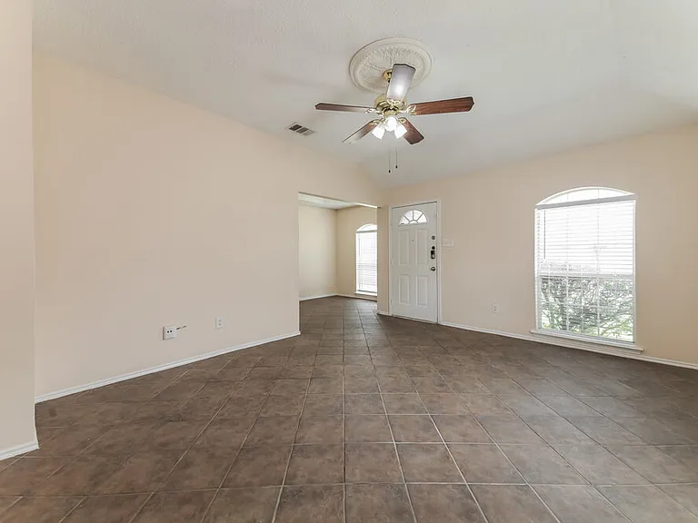 1217 Brittany Way — Photo 5