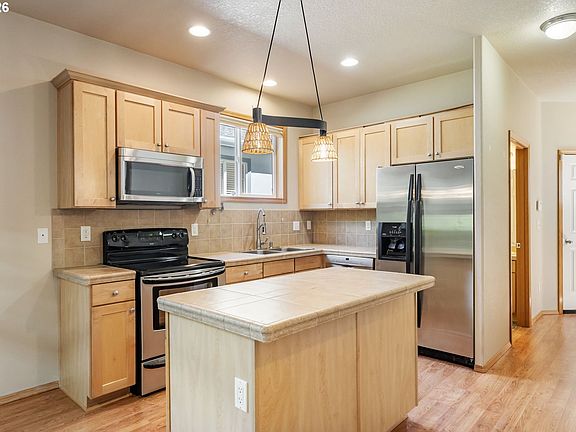 4th image of 65 SE 88th Ave