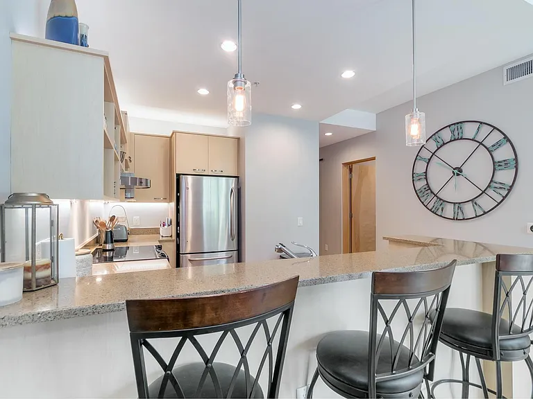 309 W Washington Ave #213 — Photo 12