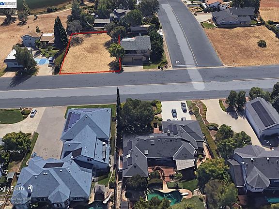 3rd image of 3044 Boeing Rd