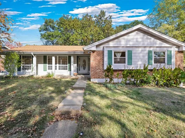 1115 Dutch Mill Dr, Ballwin, MO 63011