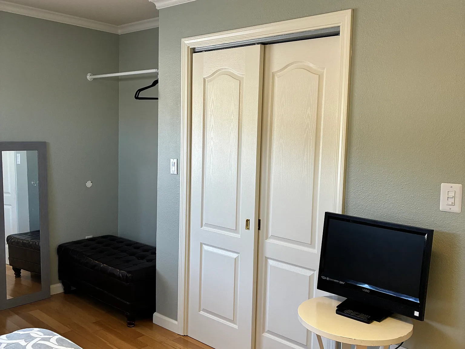 4 bed, 1998 sqft, $1,850 — Photo 1